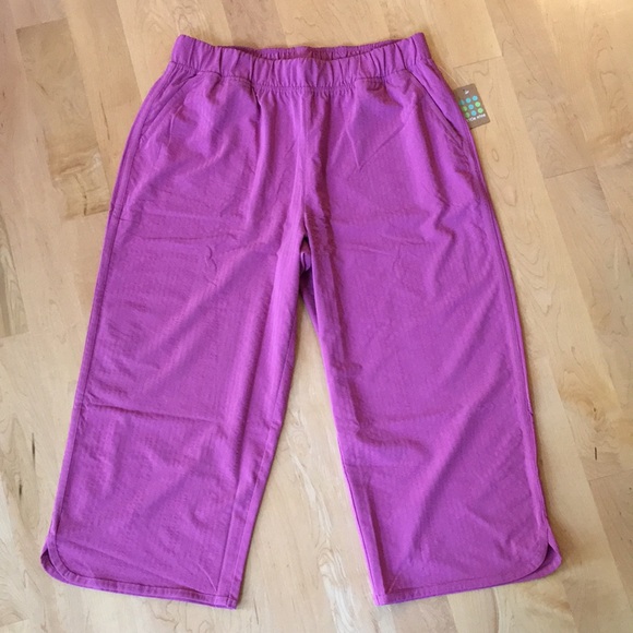 TITLE NINE | Slaycation 2.0 Cropped Pants - Textured Pink Spine - Picture 2 of 15